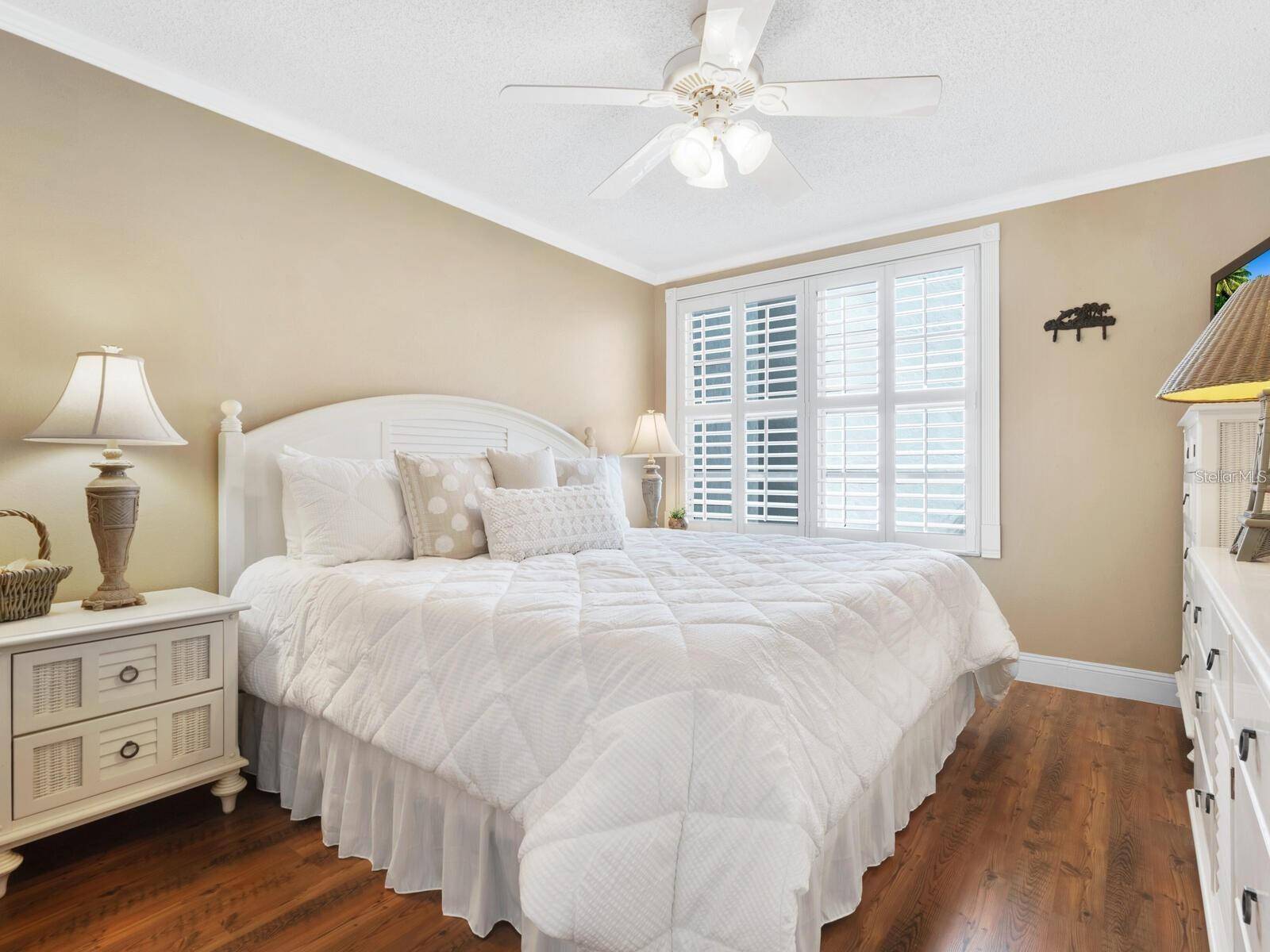 600 SUTTON PL #201, Longboat Key, FL 34228