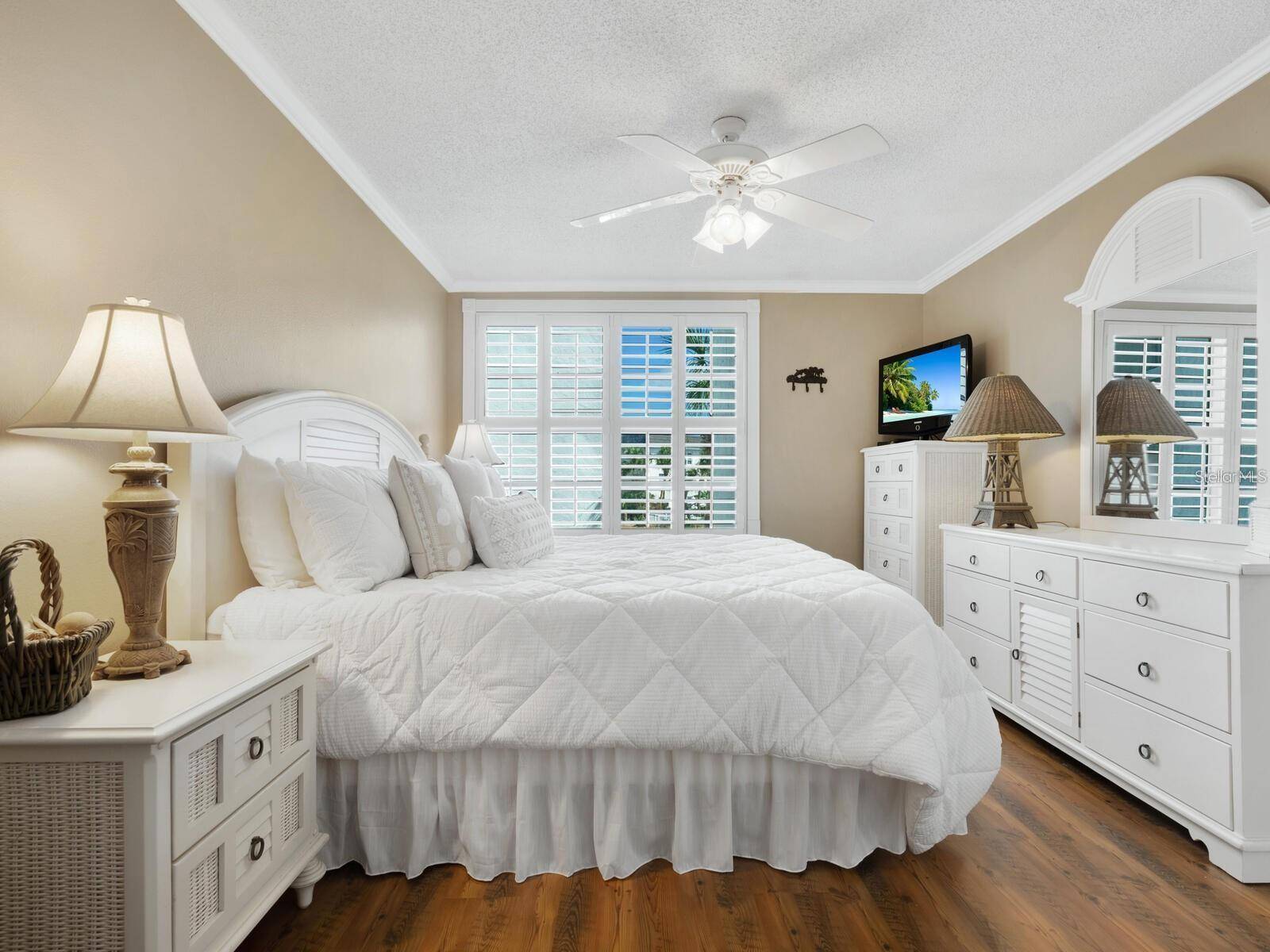 600 SUTTON PL #201, Longboat Key, FL 34228