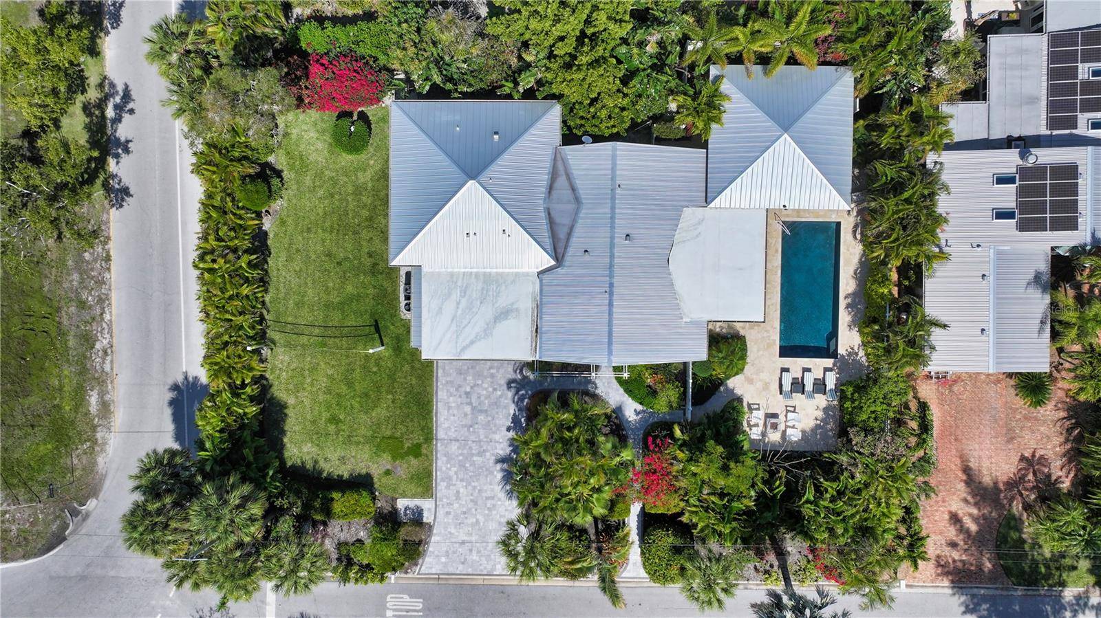 425 MCKINLEY DR, Sarasota, FL 34236