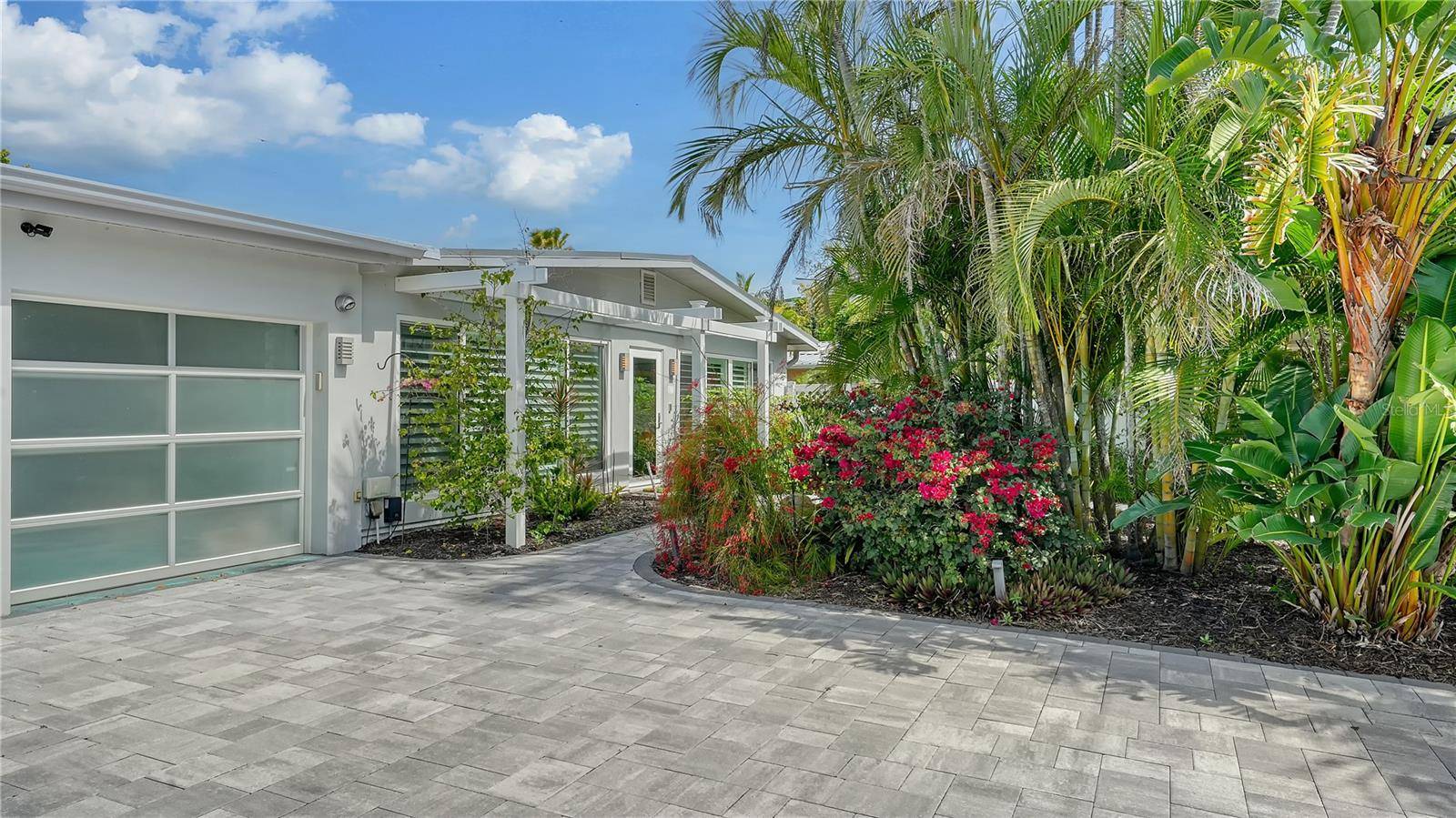 425 MCKINLEY DR, Sarasota, FL 34236