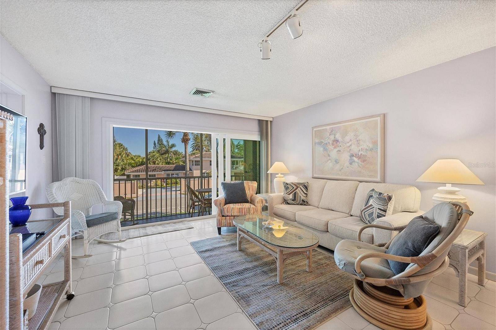 500 S WASHINGTON DR #5B, Sarasota, FL 34236