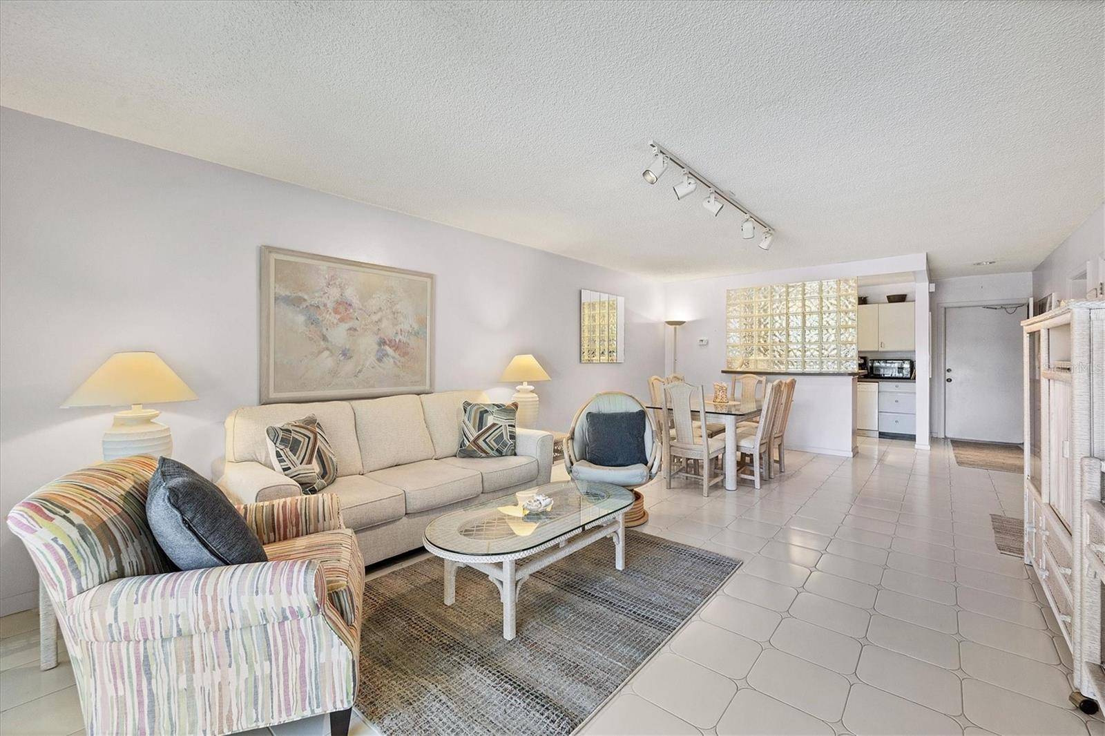 500 S WASHINGTON DR #5B, Sarasota, FL 34236