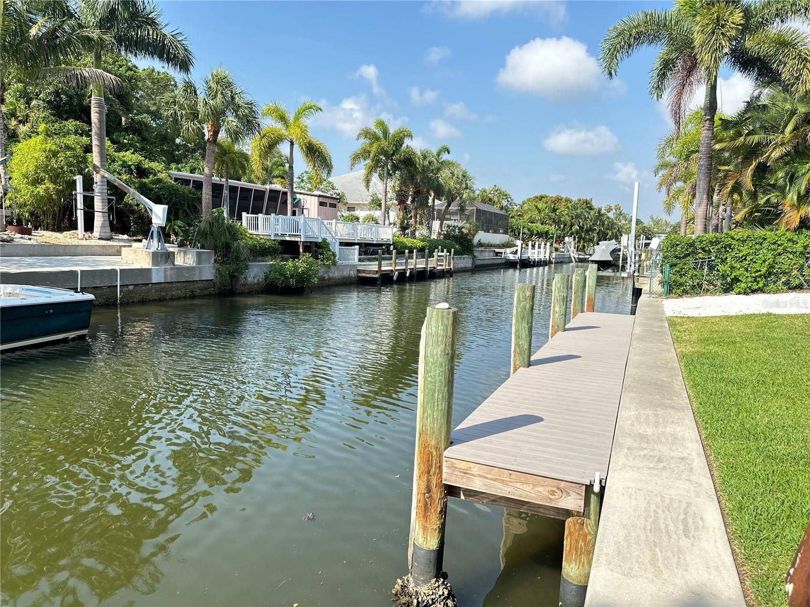 1723 STANFORD LN, Sarasota, FL 34231