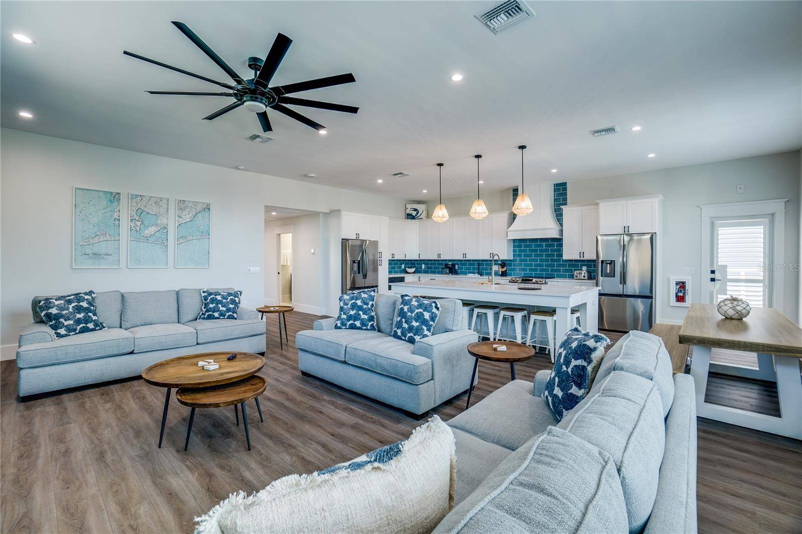 2102 AVENUE B, Bradenton Beach, FL 34217