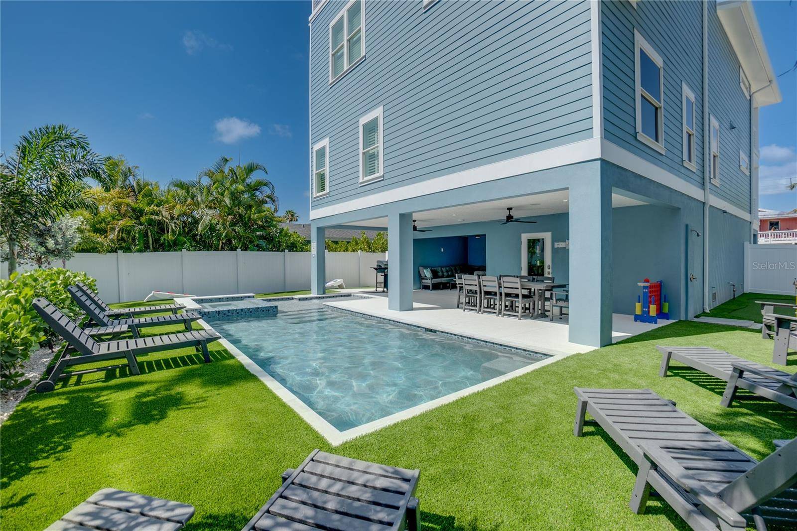 2102 AVENUE B, Bradenton Beach, FL 34217