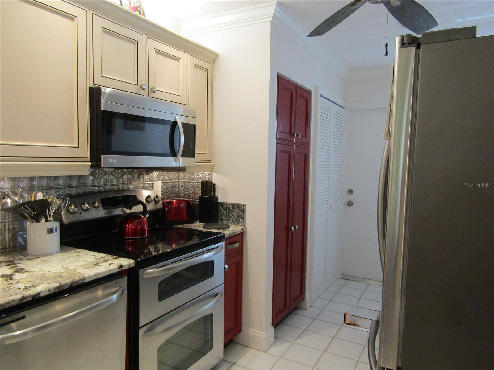 7351 W COUNTRY CLUB DR N #202, Sarasota, FL 34243