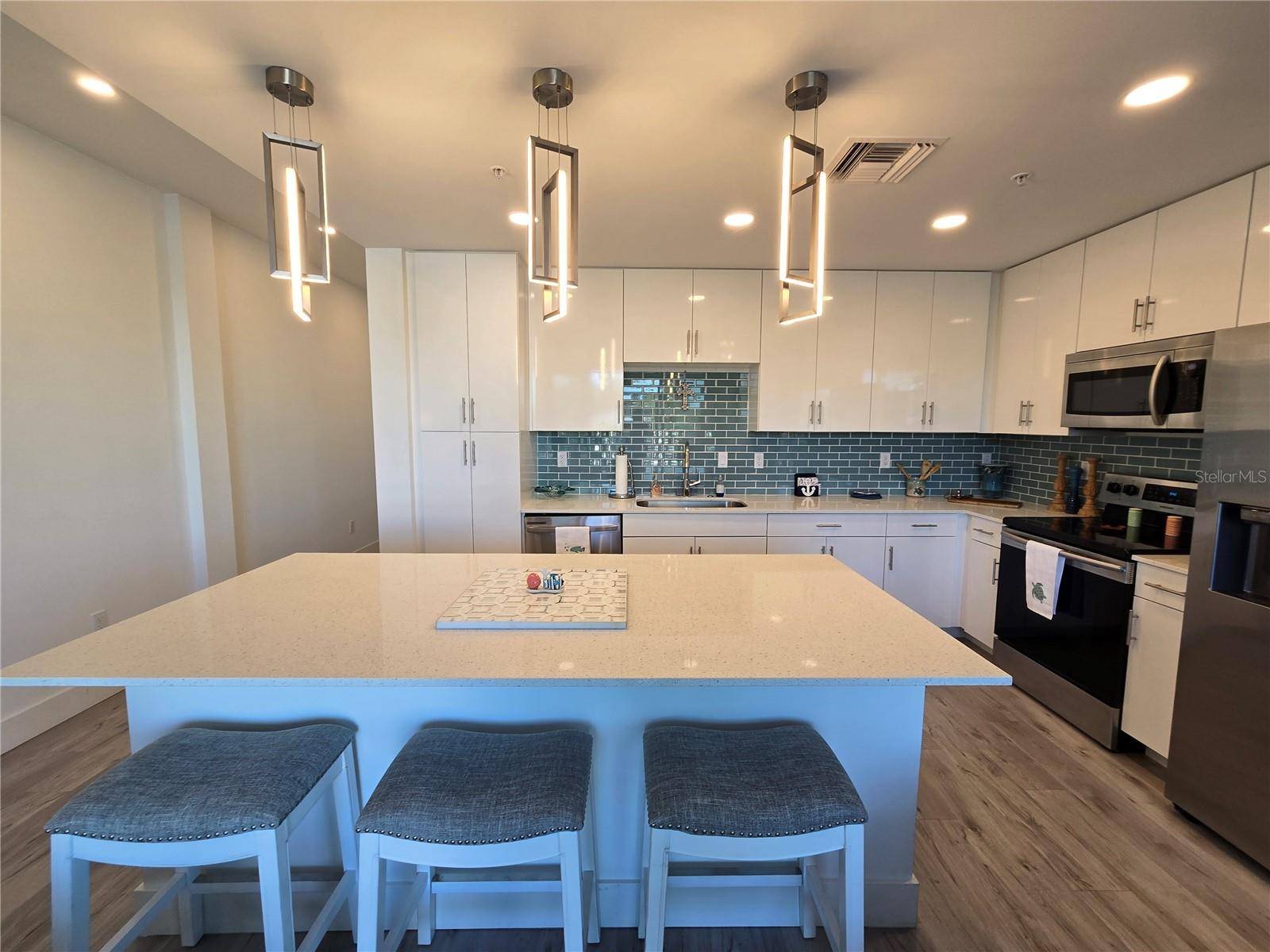 1709 N TAMIAMI TRL #201, Sarasota, FL 34234