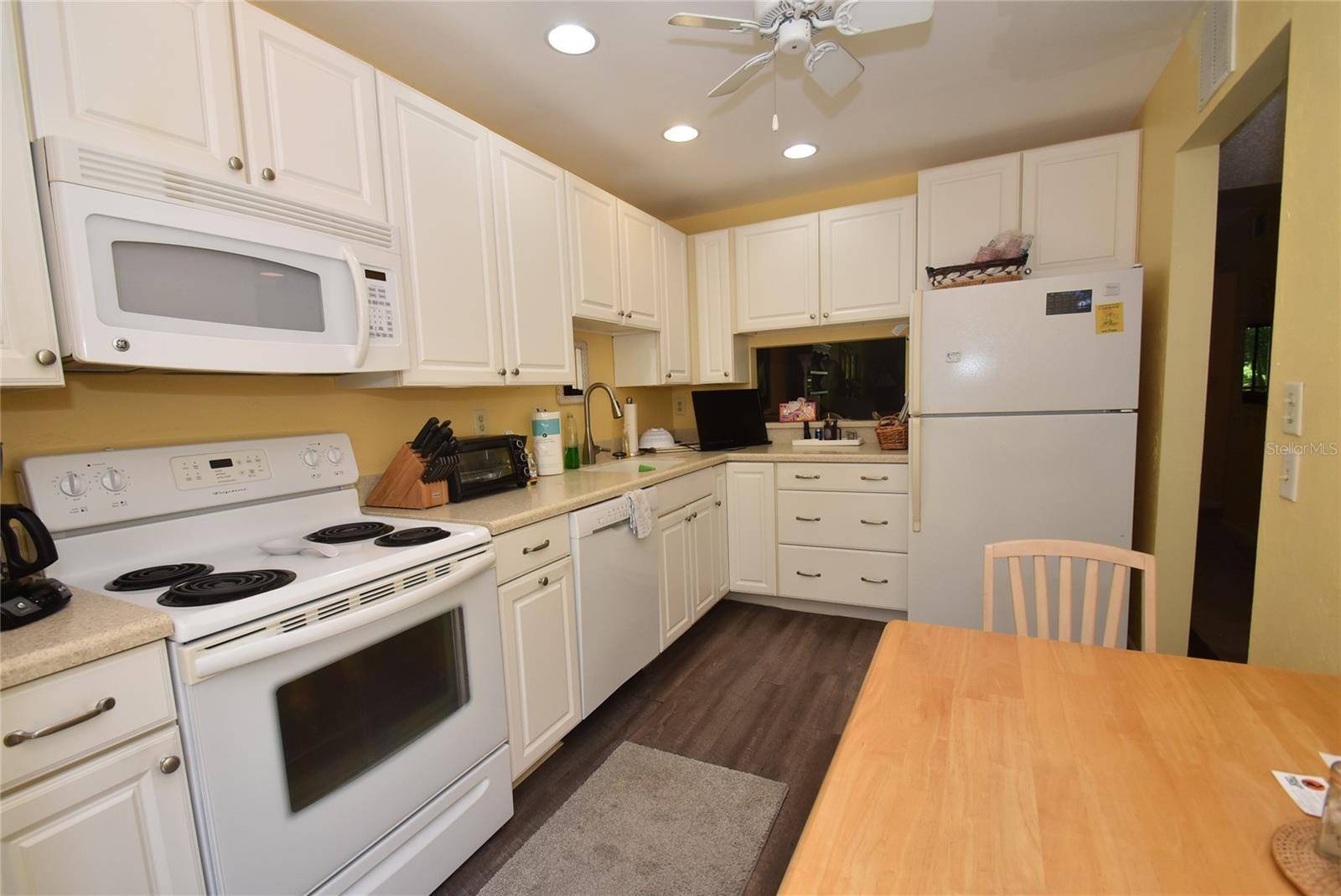 1516 PELICAN COVE RD #GR144, Sarasota, FL 34231