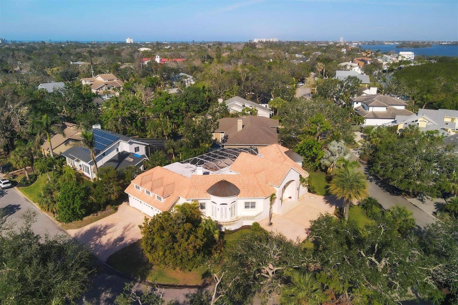 5331 SIESTA COVE DR, Sarasota, FL 34242