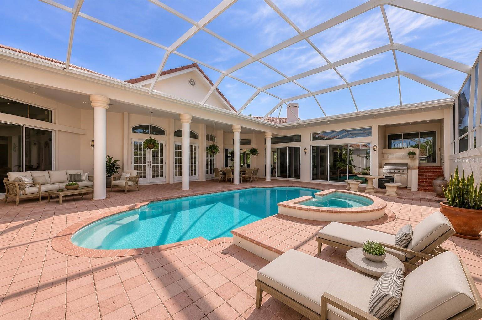 5331 SIESTA COVE DR, Sarasota, FL 34242
