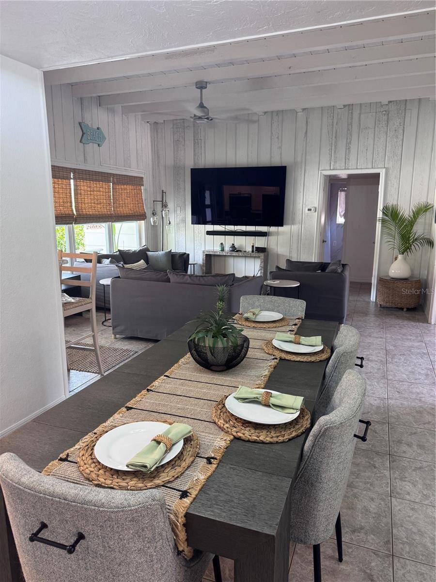 6304 BEECHWOOD AVE, Sarasota, FL 34231