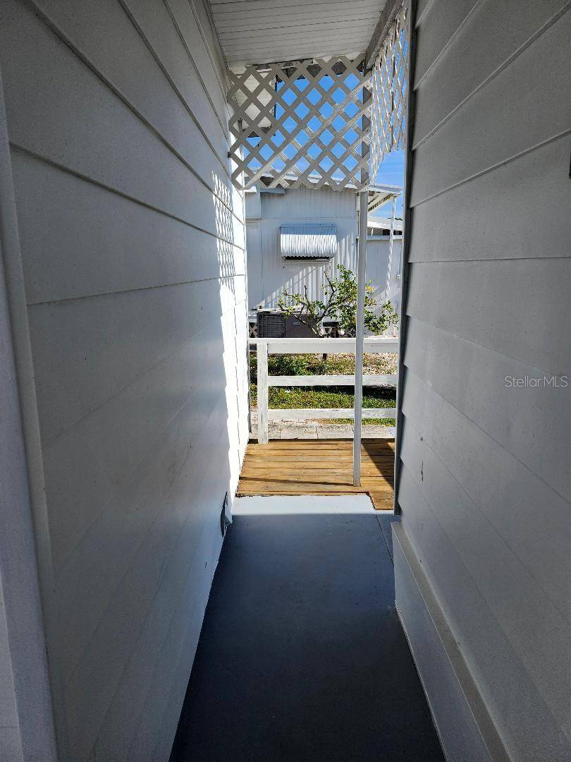 6909 E BAYOU LN, Bradenton, FL 34207