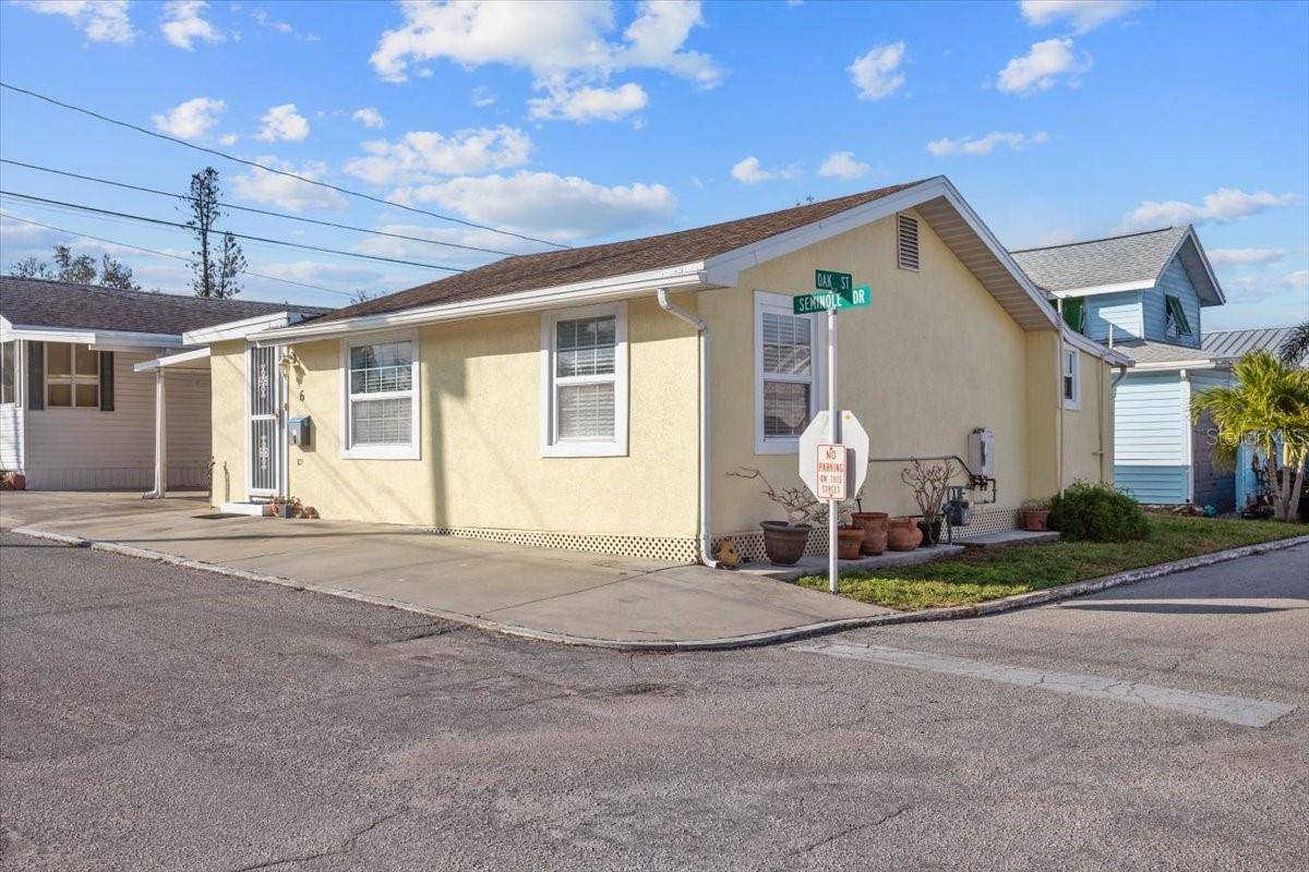 6 SEMINOLE DR, Bradenton, FL 34208
