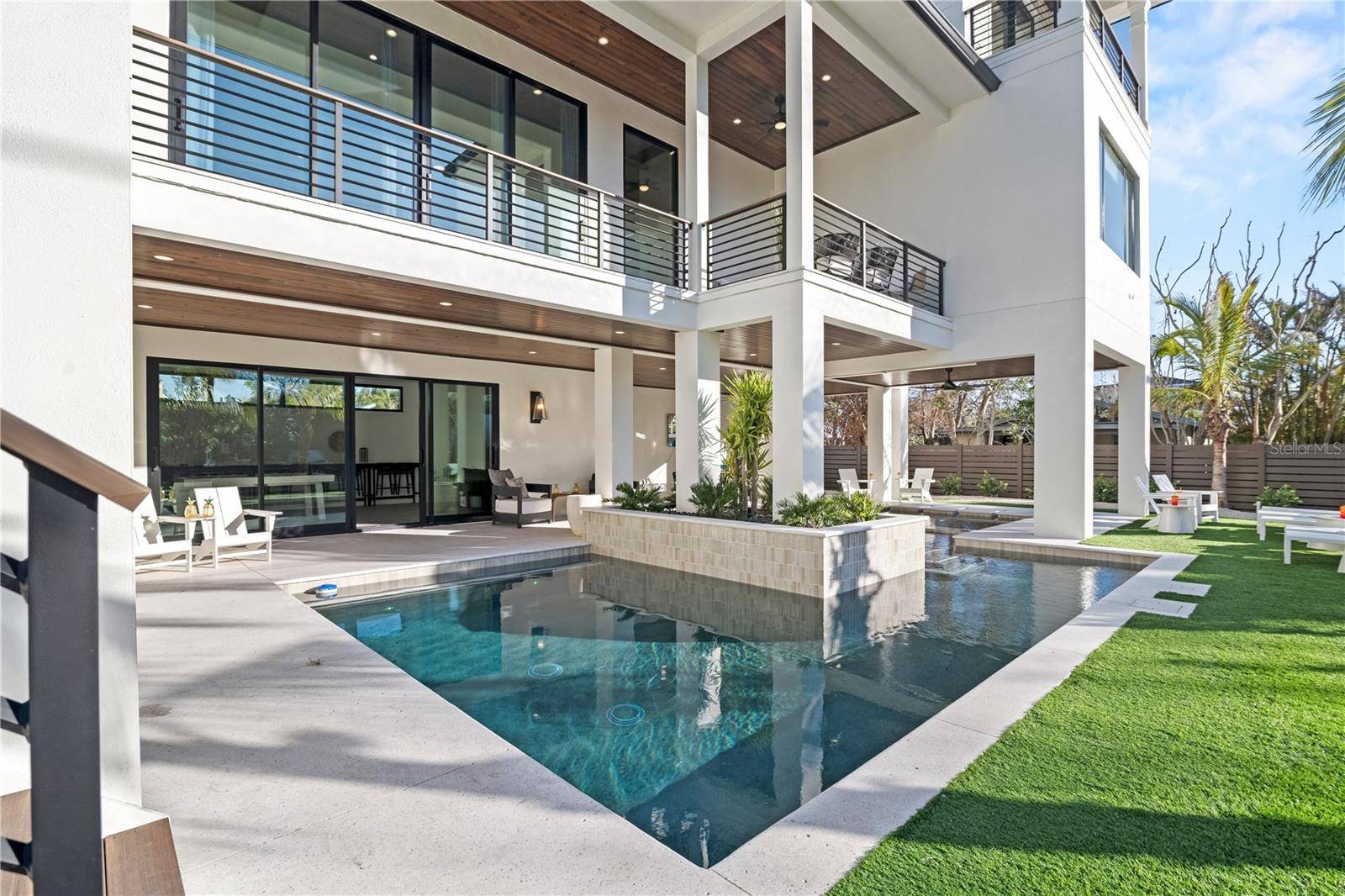 7007 POINT OF ROCKS RD, Sarasota, FL 34242
