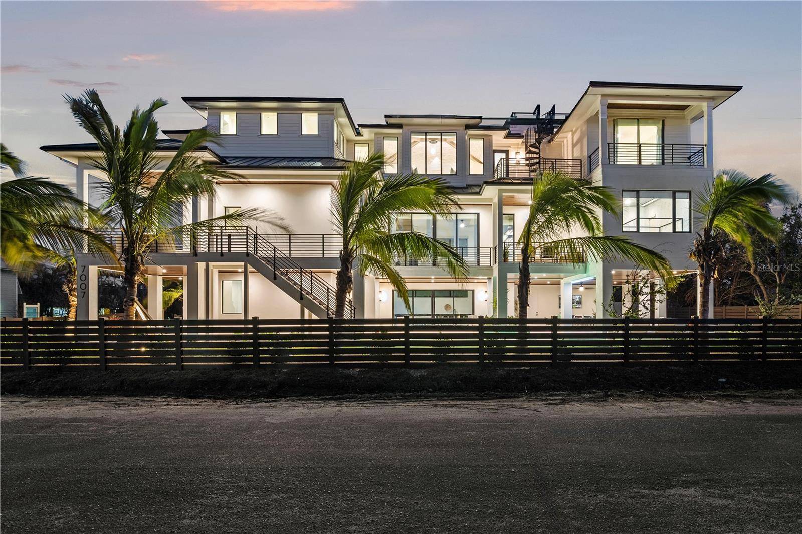 7007 POINT OF ROCKS RD, Sarasota, FL 34242