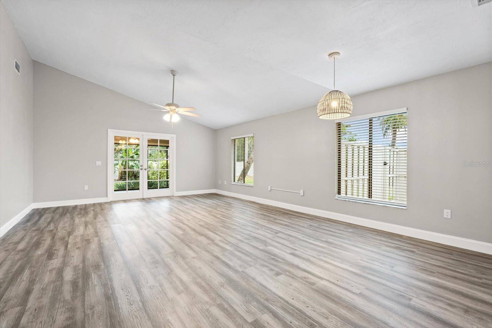 6401 PELICAN DR #80A, Bradenton, FL 34210
