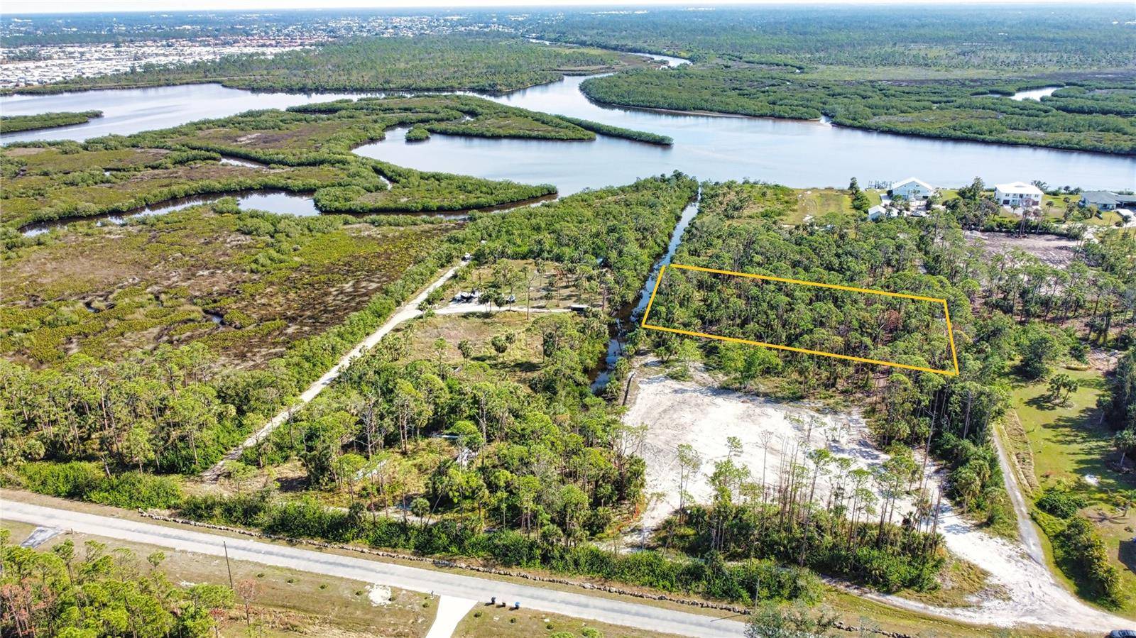 9051 CALOOSA DR, Venice, FL 34293