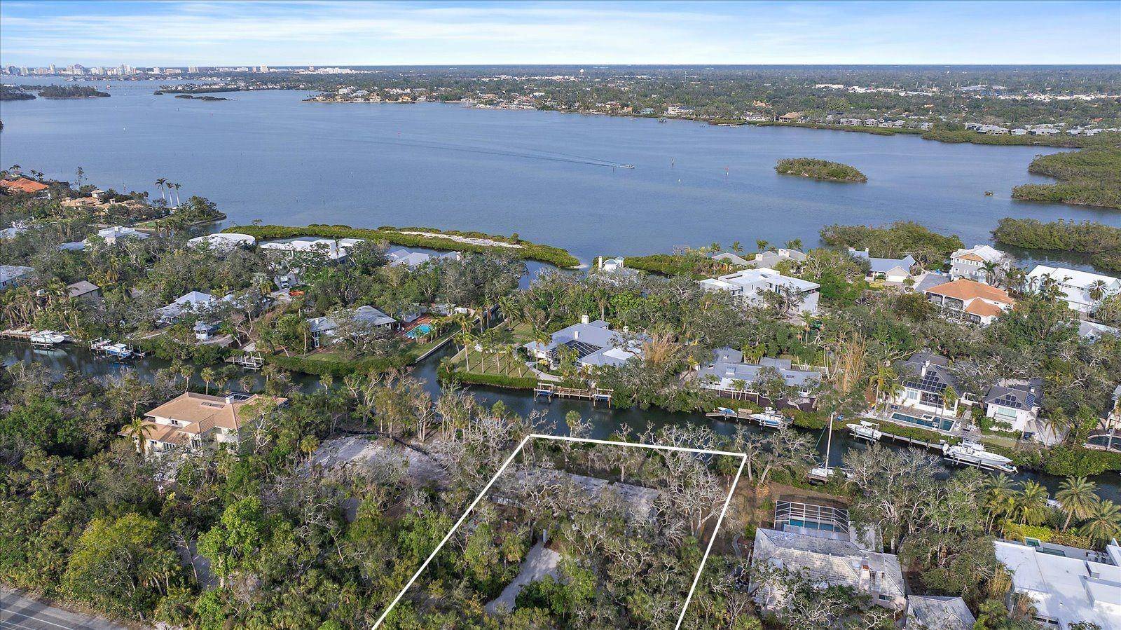 5225 HIDDEN HARBOR RD, Sarasota, FL 34242