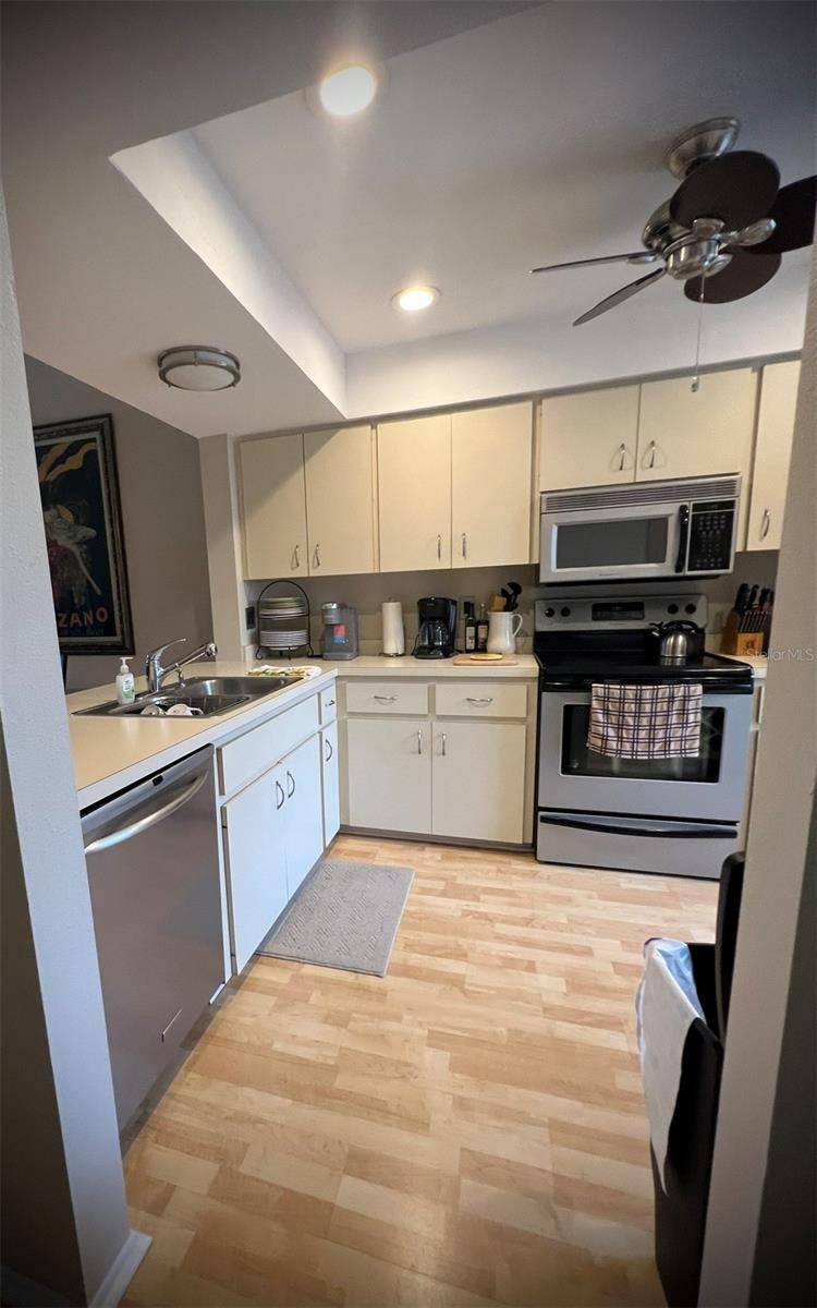 4570 WEYBRIDGE #32, Sarasota, FL 34235