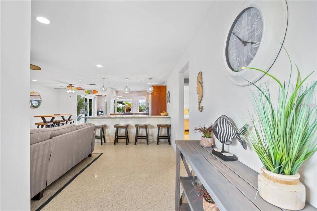 327 AVENIDA MILANO, Sarasota, FL 34242