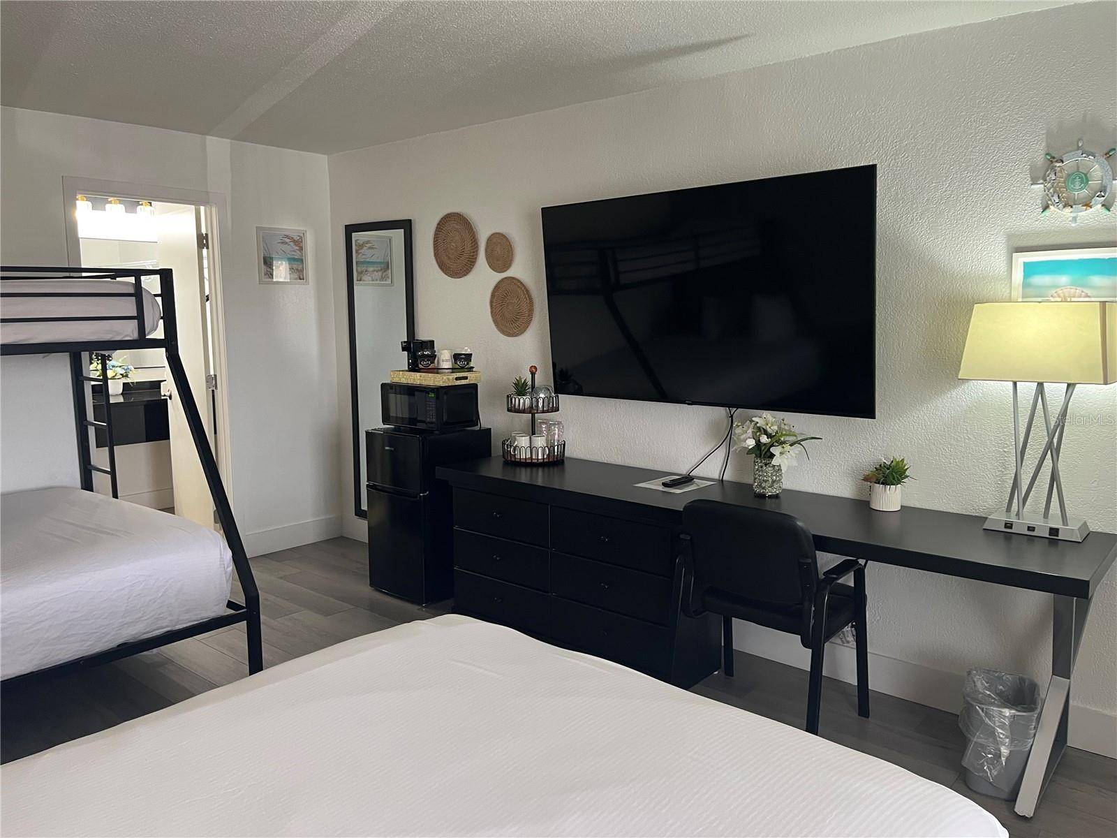 7150 N TAMIAMI TRL #S510, Sarasota, FL 34243