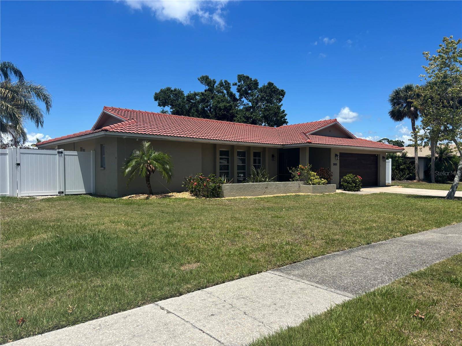 2921 CAPTIVA DR, Sarasota, FL 34231