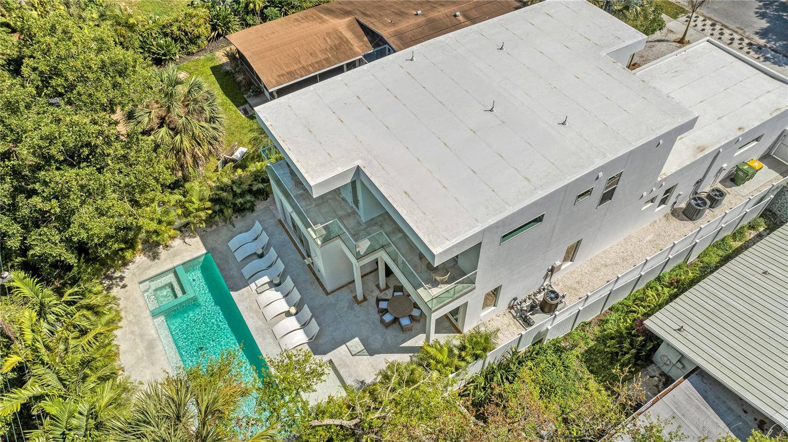 2327 HILLVIEW ST, Sarasota, FL 34239