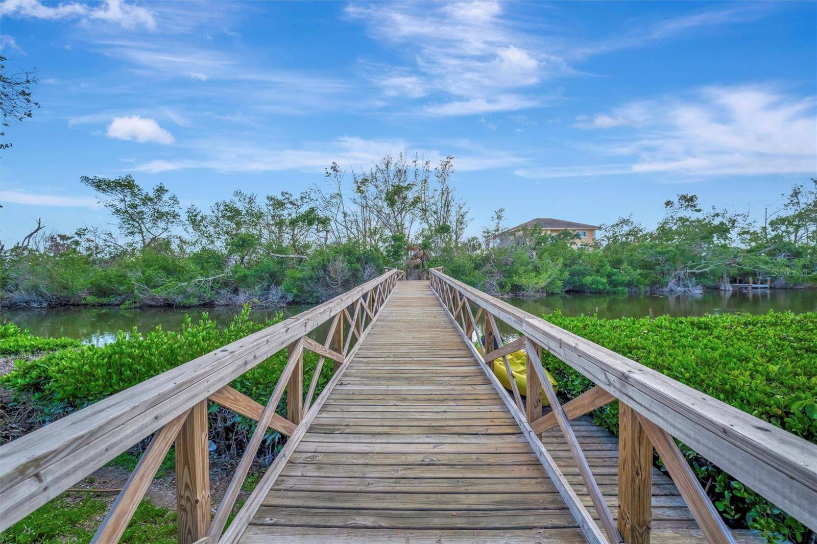 8555 HERON LAGOON CIR, Sarasota, FL 34242