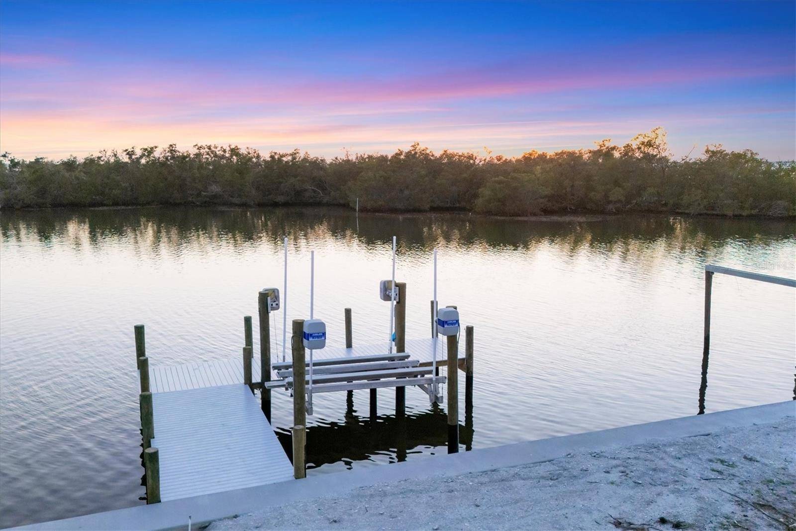 7314 WESTMORELAND DR, Sarasota, FL 34243