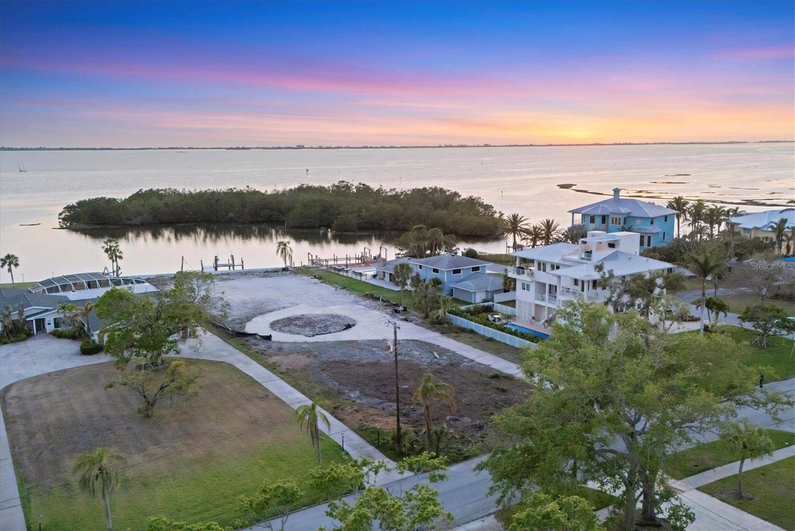 7314 WESTMORELAND DR, Sarasota, FL 34243