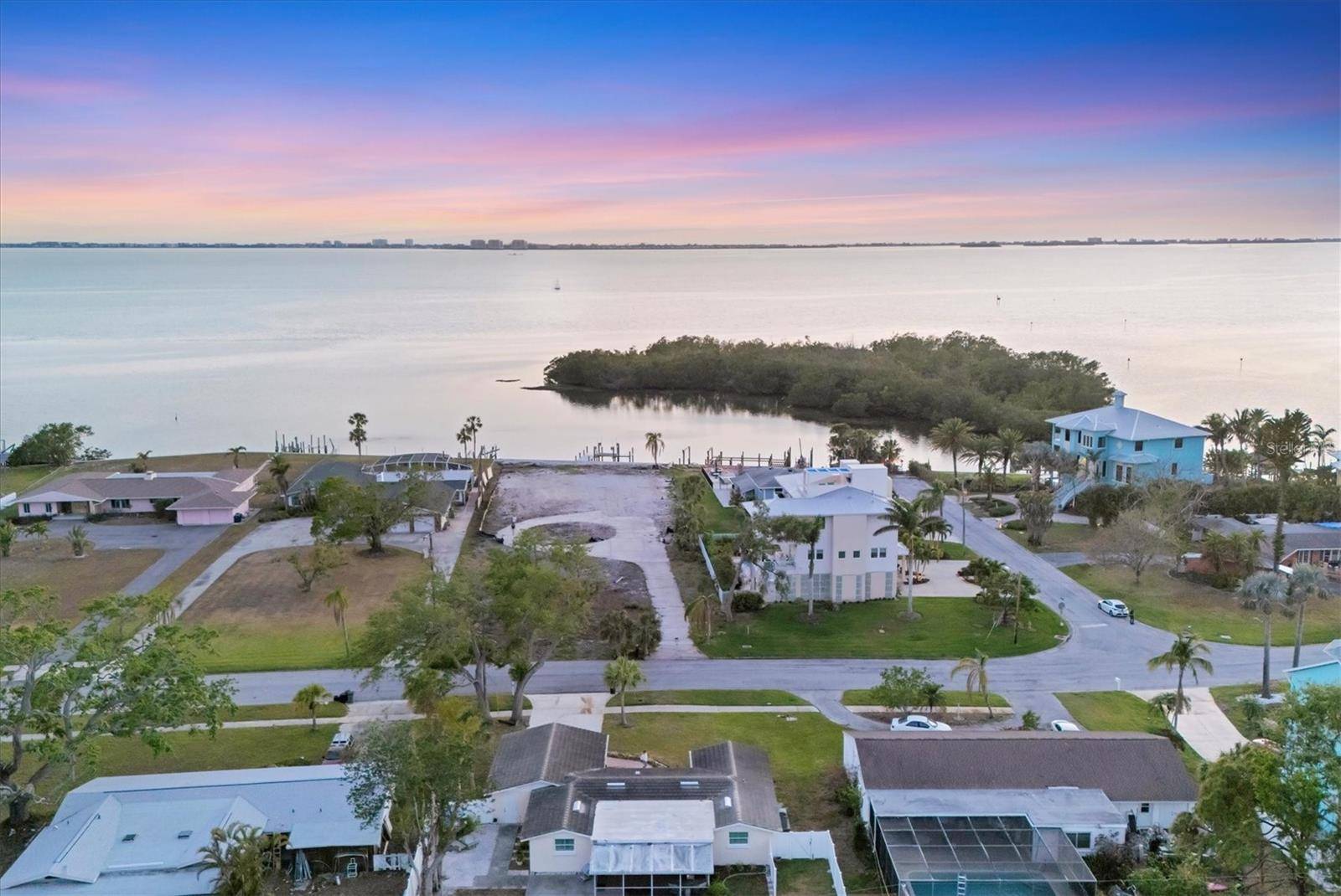 7314 WESTMORELAND DR, Sarasota, FL 34243