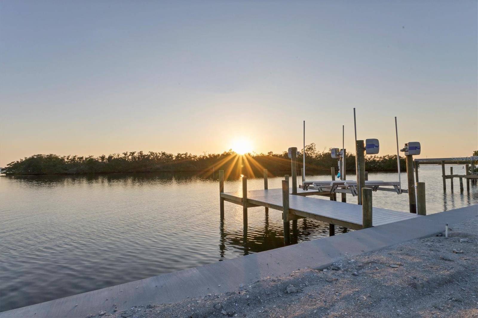 7314 WESTMORELAND DR, Sarasota, FL 34243