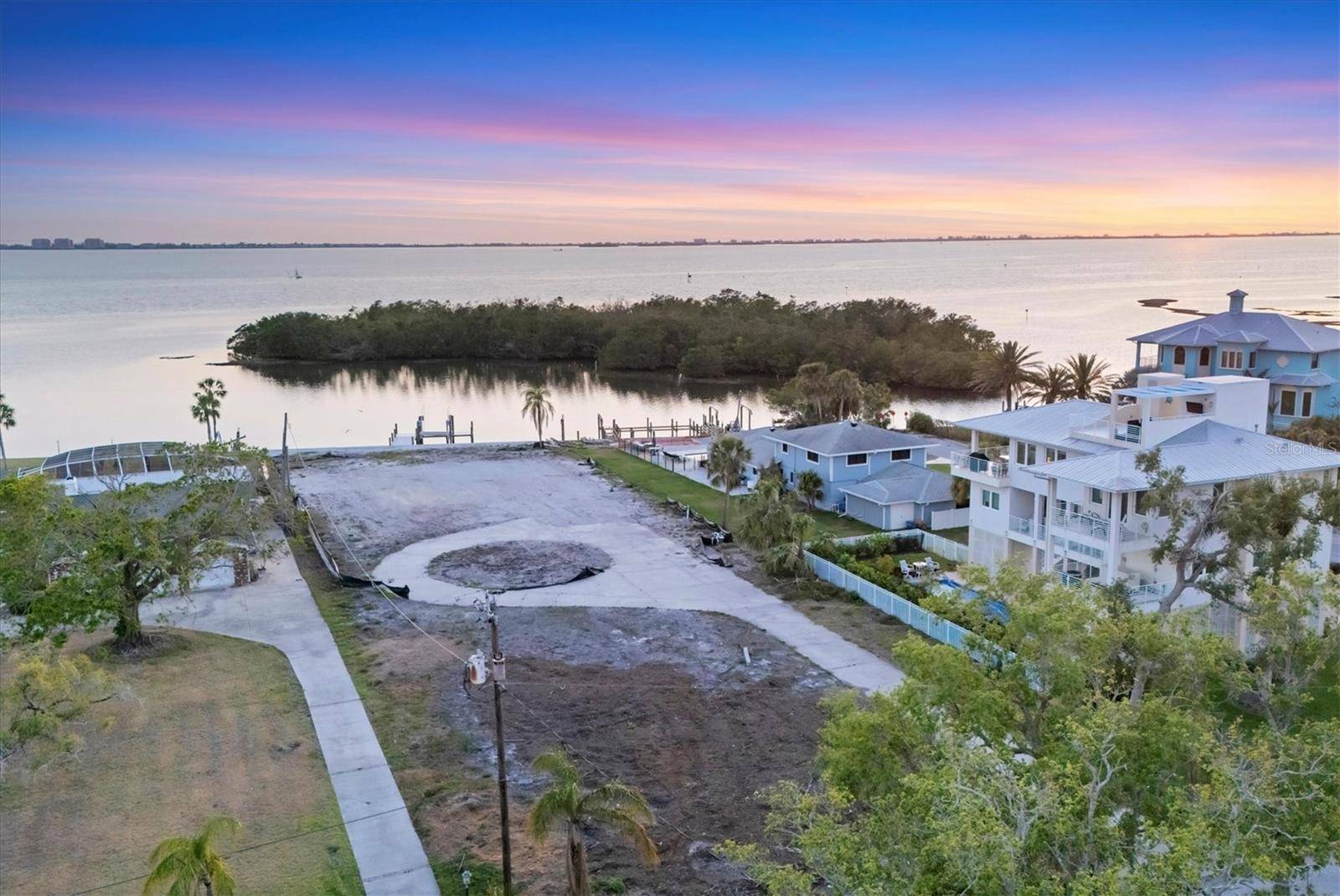7314 WESTMORELAND DR, Sarasota, FL 34243