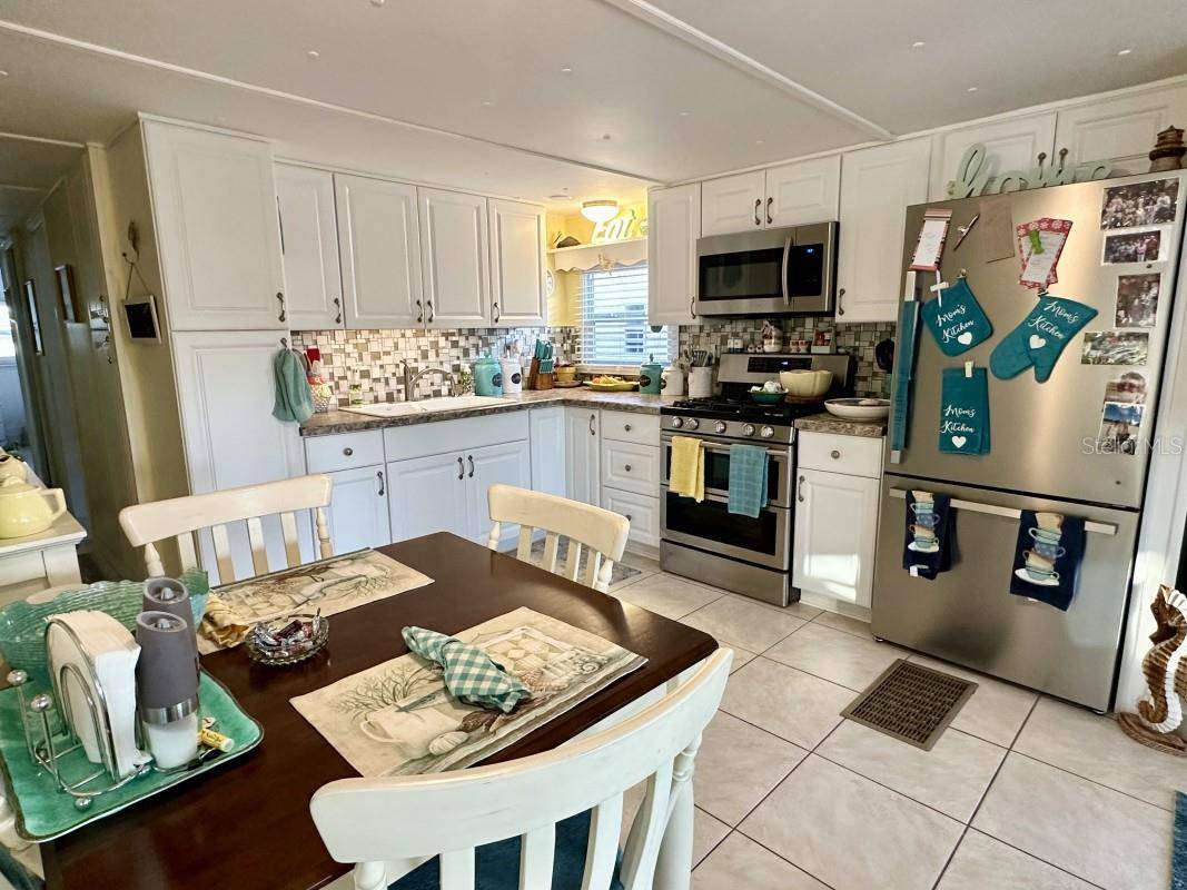 2094 DETROITER ST, Sarasota, FL 34231