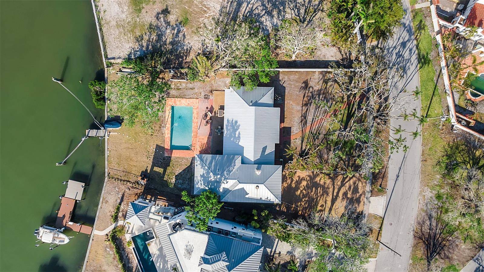 1479 BAY POINT DR, Sarasota, FL 34236