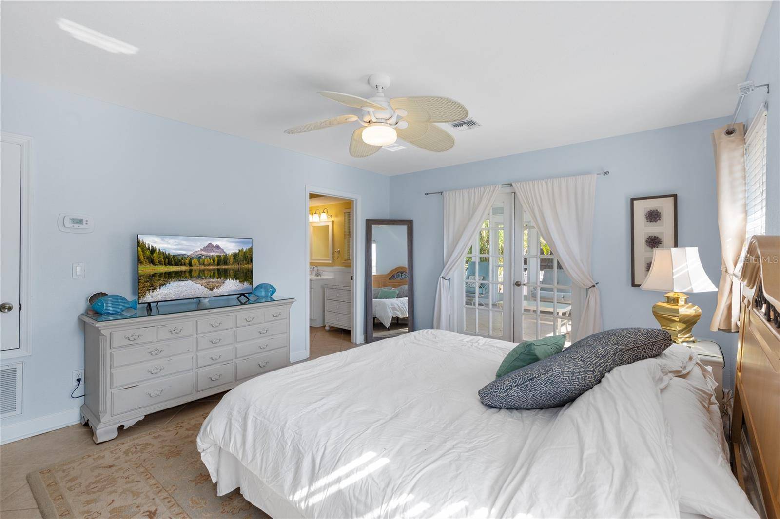 7860 HOLIDAY DR, Sarasota, FL 34231