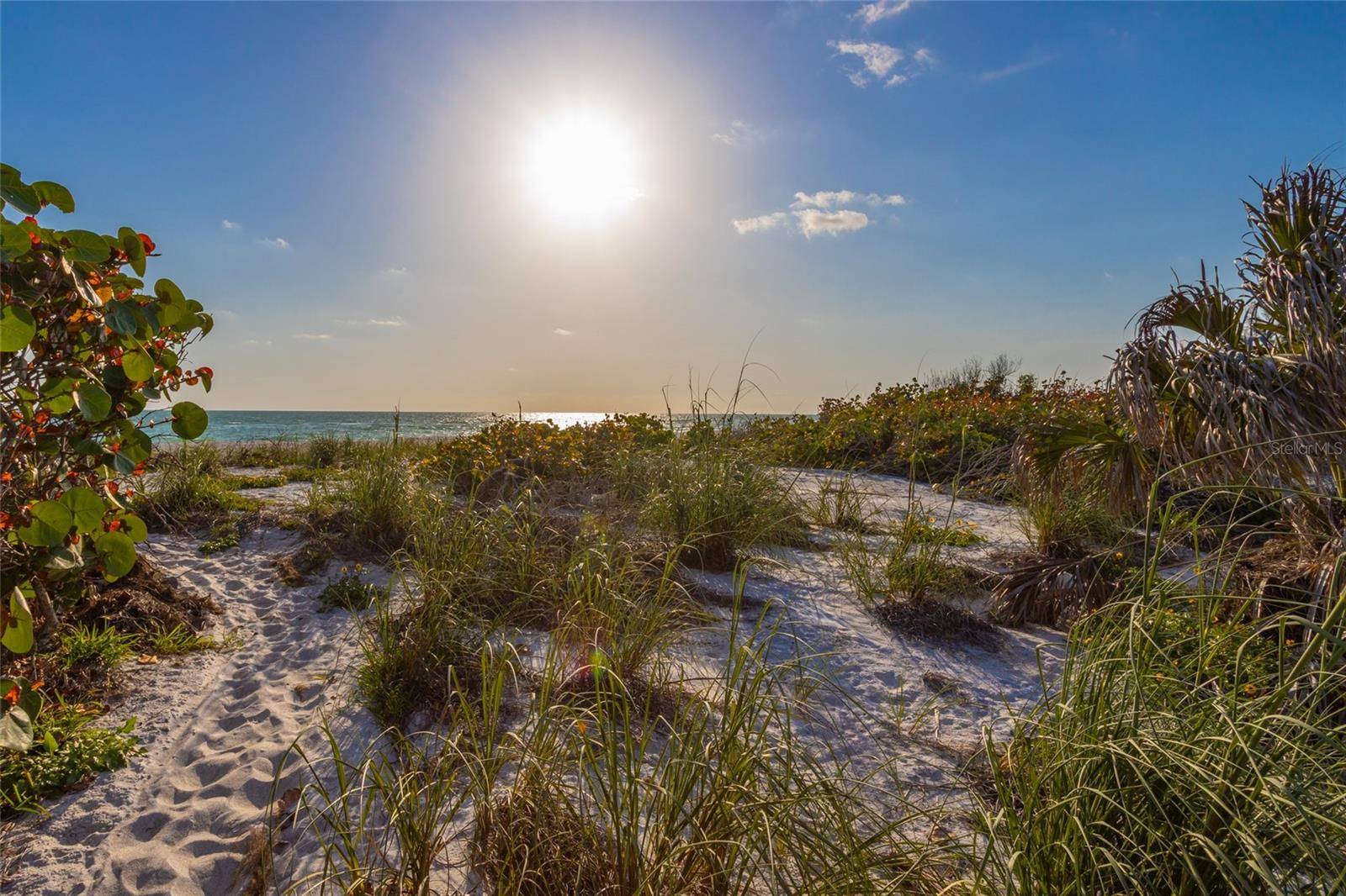 560 GULF BAY RD, Longboat Key, FL 34228