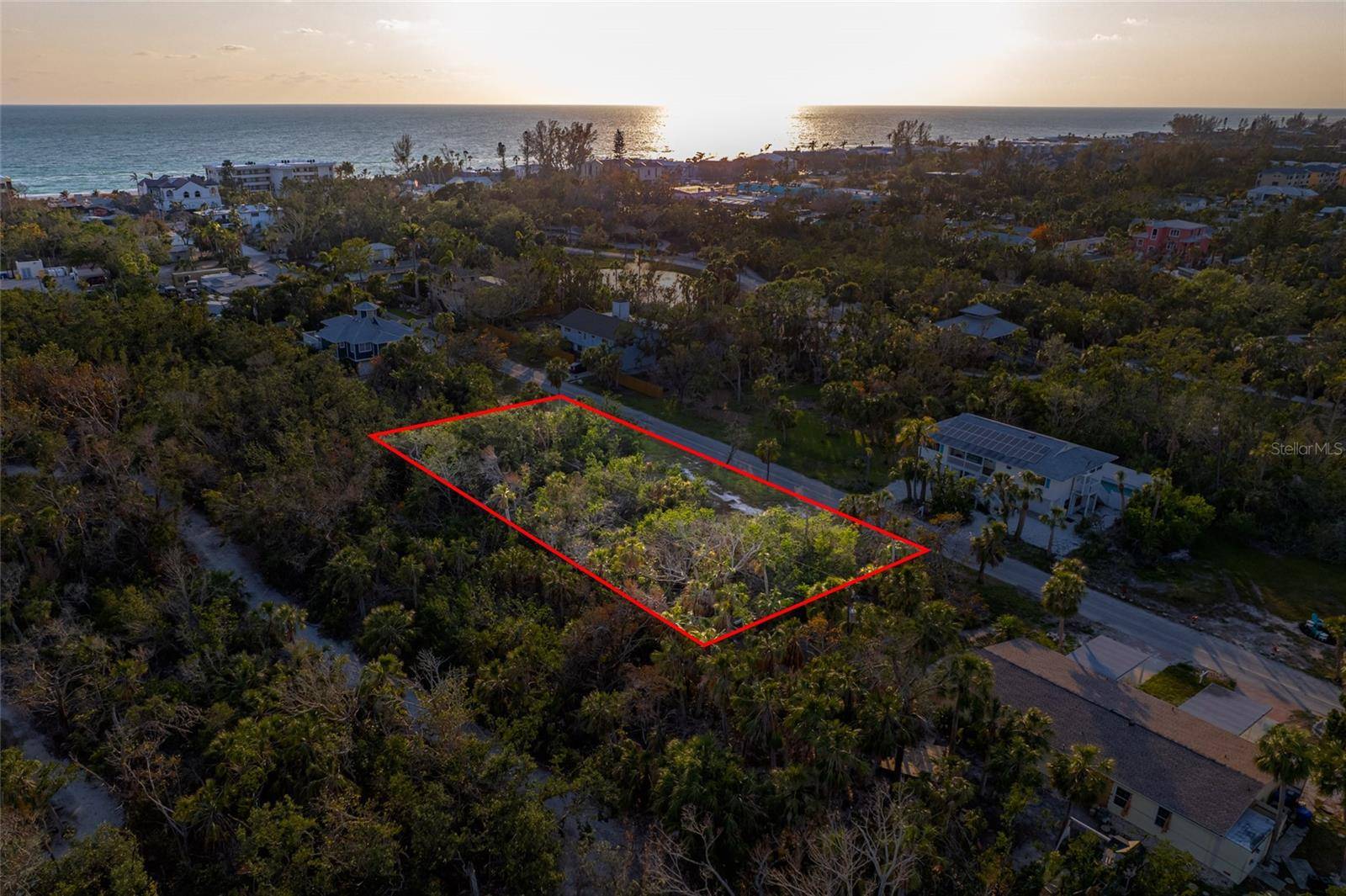 560 GULF BAY RD, Longboat Key, FL 34228