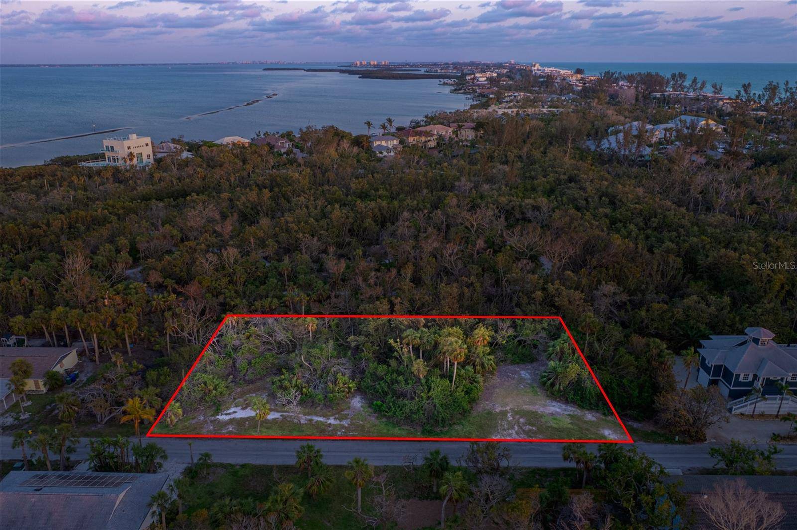 560 GULF BAY RD, Longboat Key, FL 34228