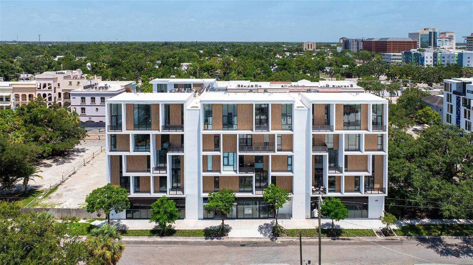 430 KUMQUAT CT #202, Sarasota, FL 34236
