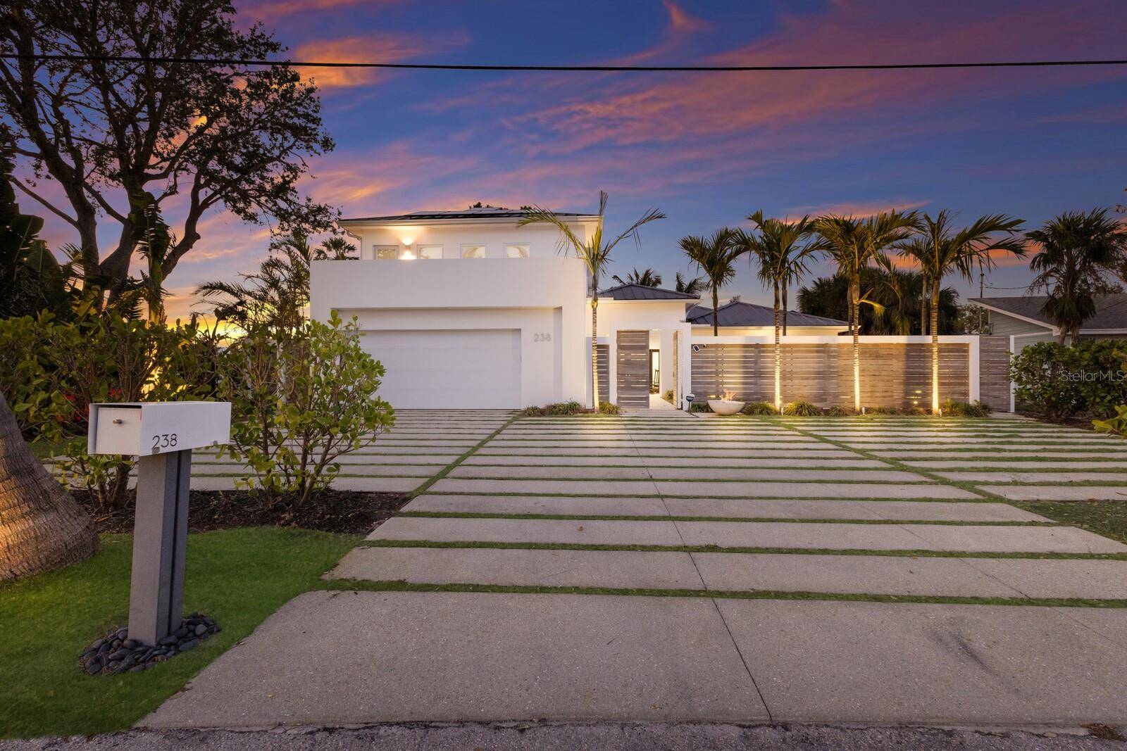 238 ISLAND CIR, Sarasota, FL 34242