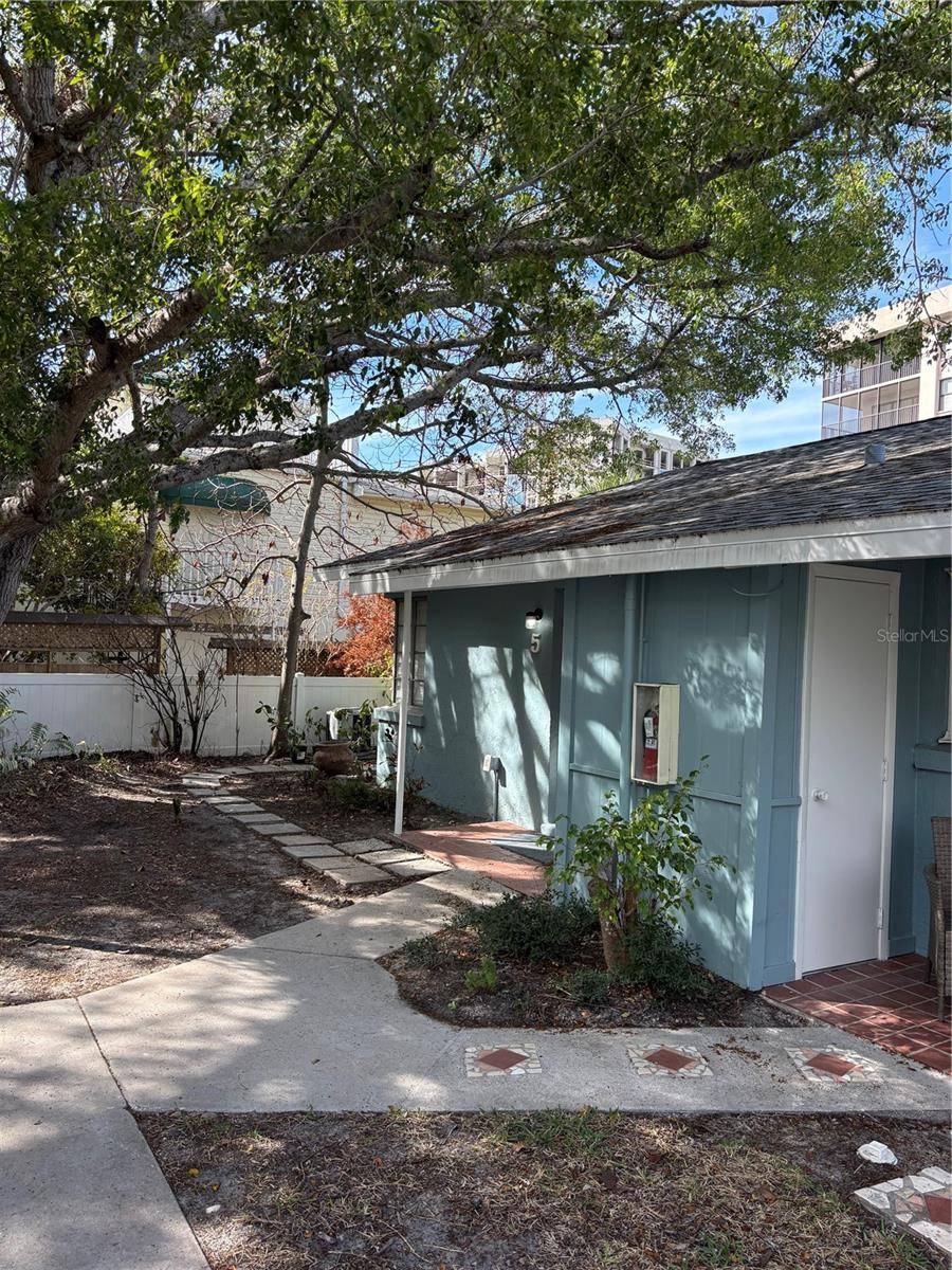 170 ROOSEVELT DR #5, Sarasota, FL 34236