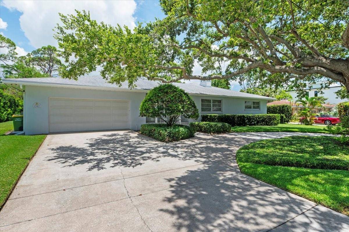 1541 FLOWER DR, Sarasota, FL 34239