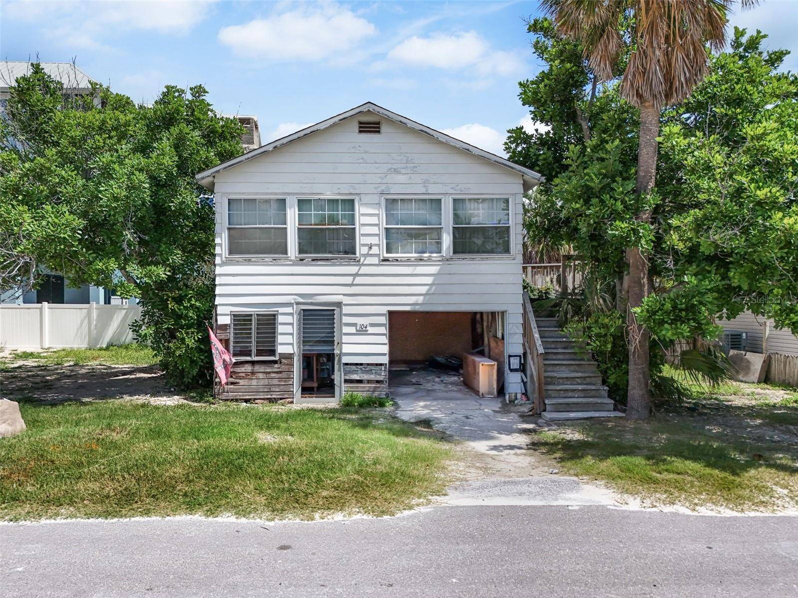 104 10TH ST S, Bradenton Beach, FL 34217