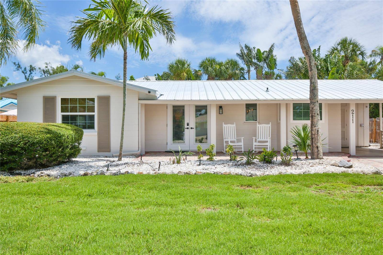 211 ISLAND CIR, Sarasota, FL 34242