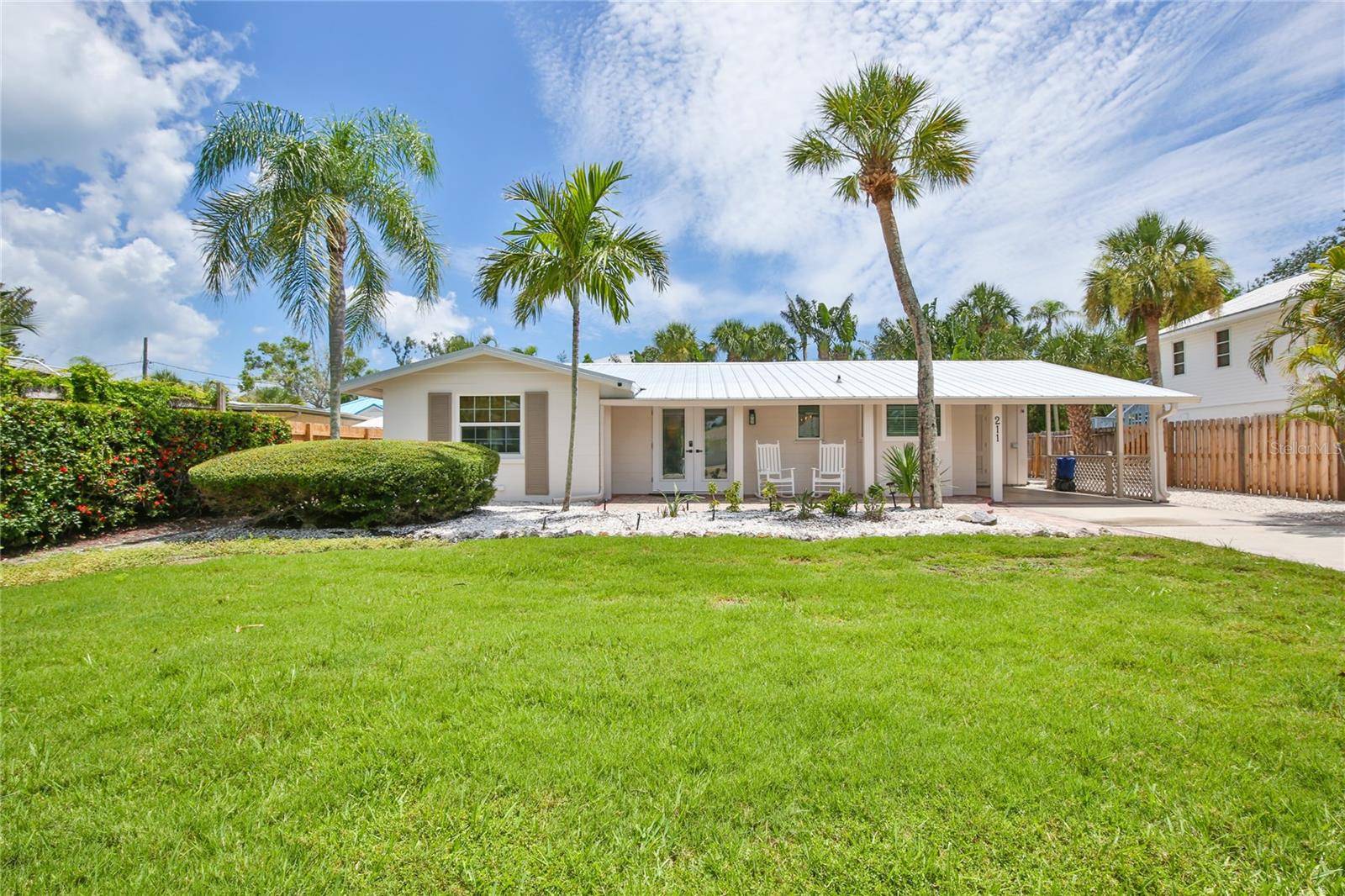 211 ISLAND CIR, Sarasota, FL 34242