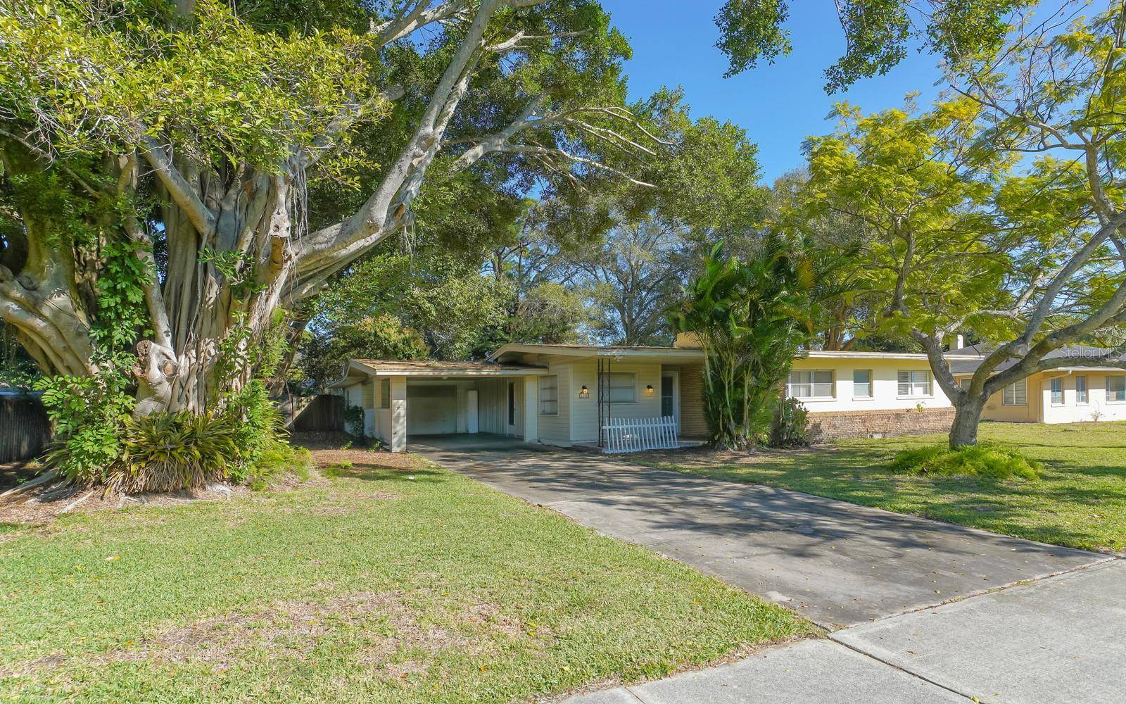 2461 RINGLING BLVD, Sarasota, FL 34237
