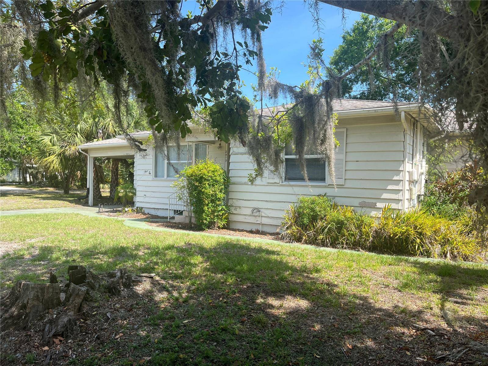 2415 PELICAN DR, Sarasota, FL 34237