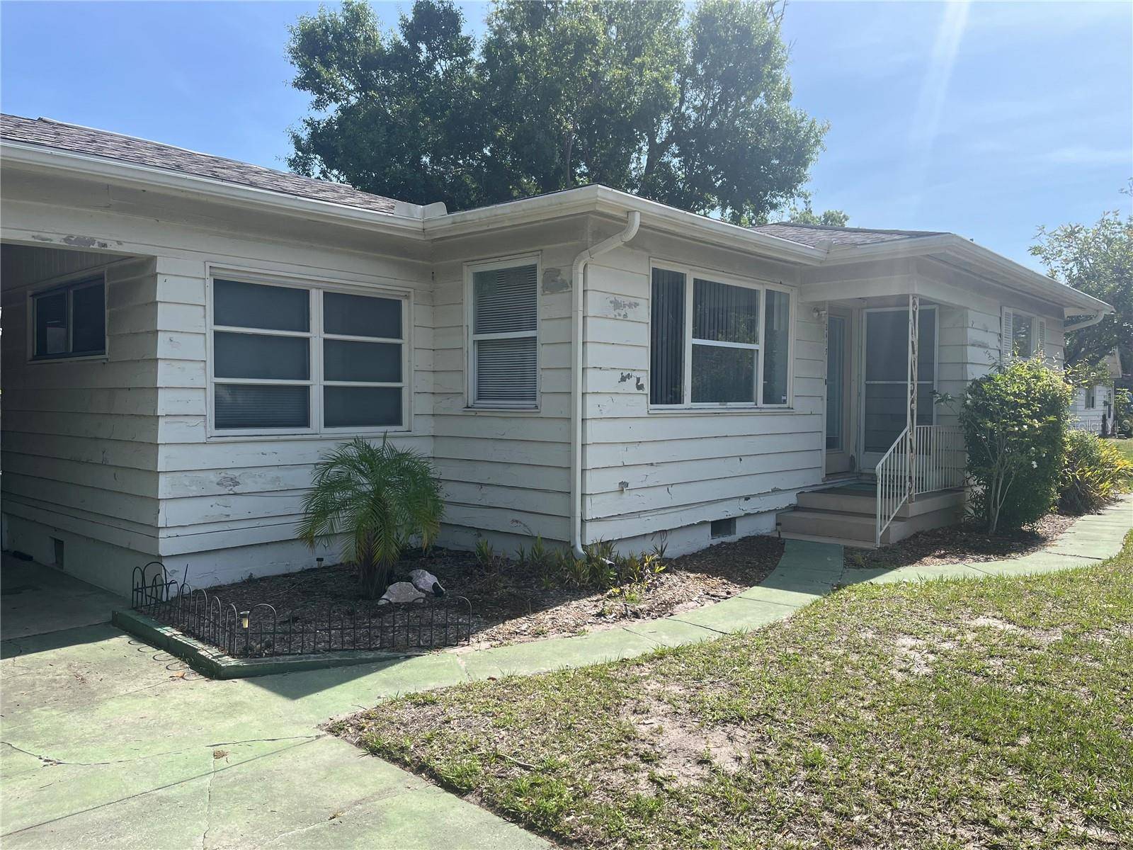 2415 PELICAN DR, Sarasota, FL 34237