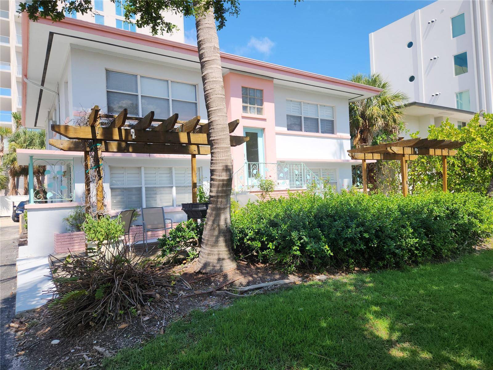 565 GOLDEN GATE PT #1, Sarasota, FL 34236